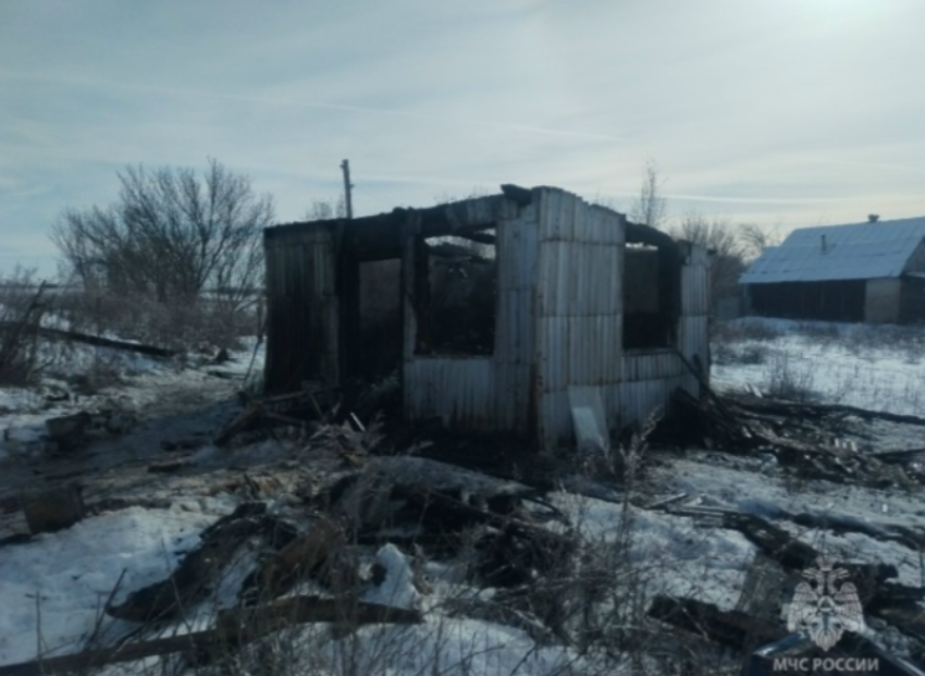 Пожилой мужчина погиб при пожаре в летней кухне в Ростовской области