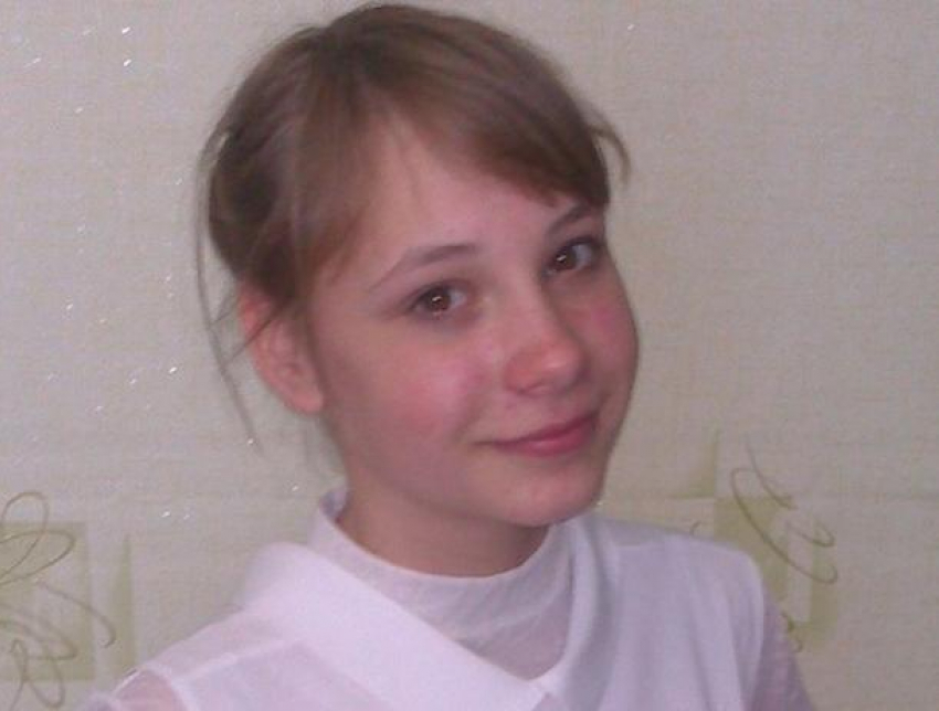Стройная 14-летняя девушка с очаровательной улыбкой исчезла в Ростовской области 