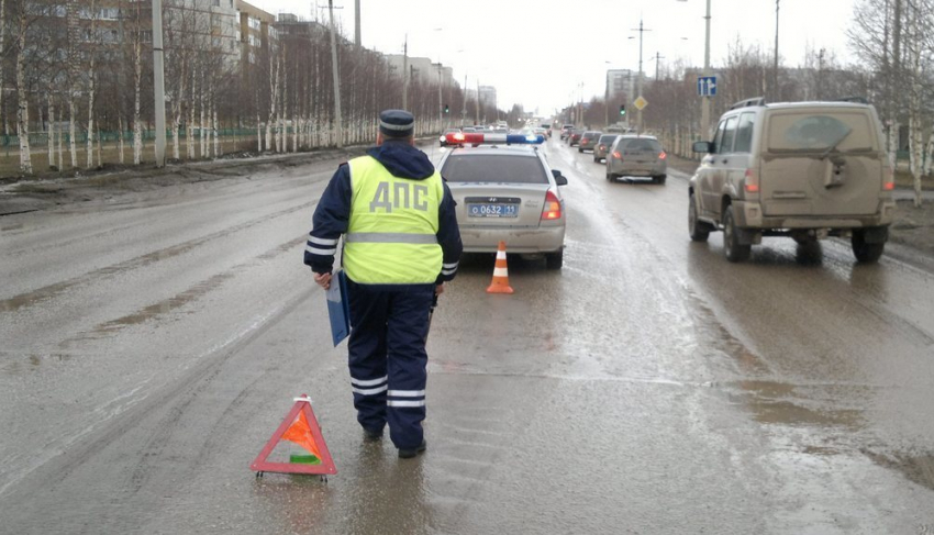 В Таганроге автомобиль вневедомственной охраны попал в аварию по дороге на вызов
