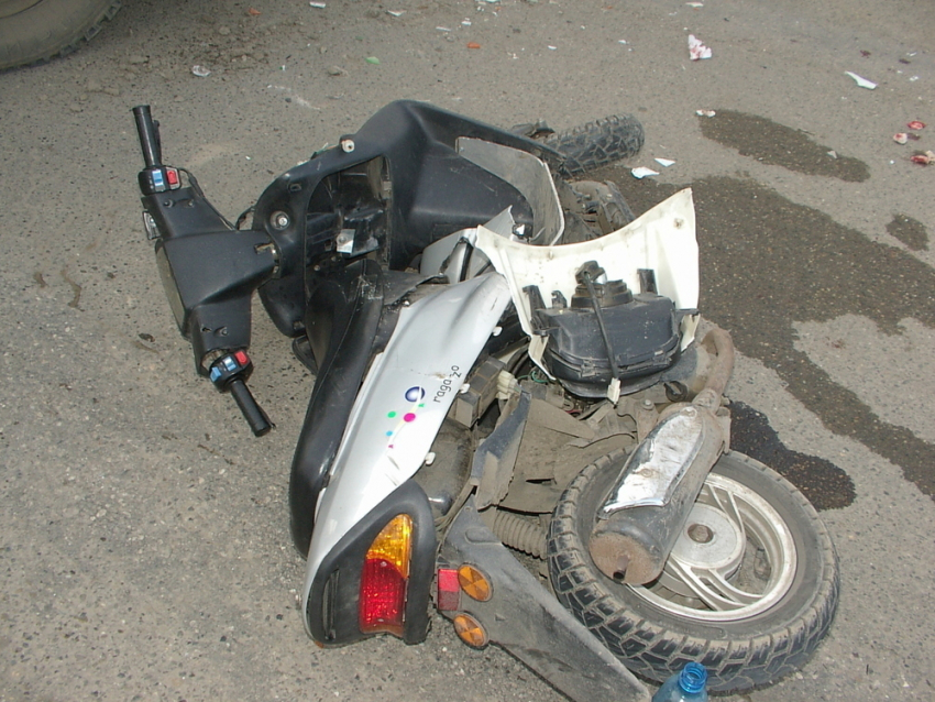 В Ростовской области столкнулись два мопеда: пострадал один из водителей и его пассажир 