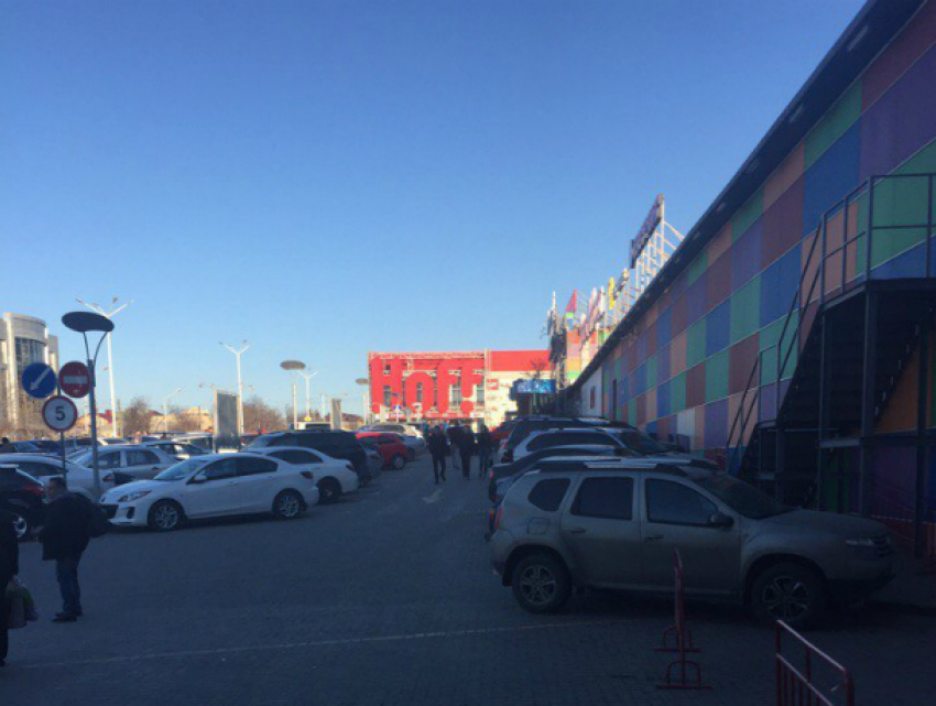 Посетителей и работников «Детского мира» эвакуировали из-за опасности взрыва в Ростове