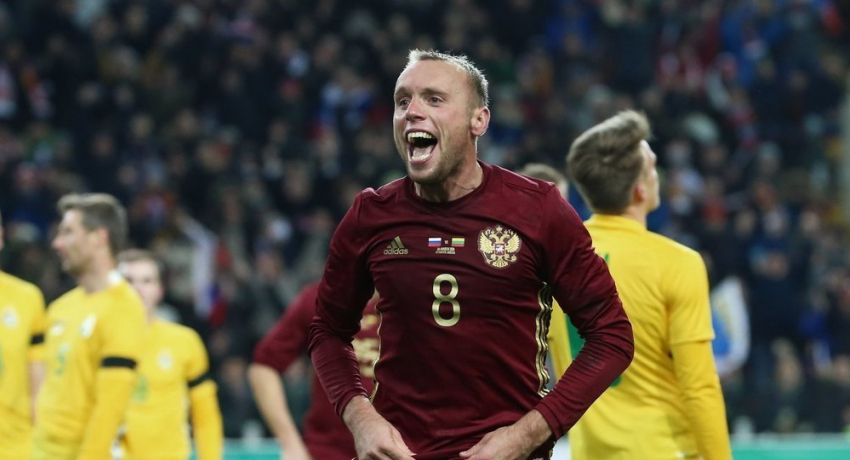 Сборную России по футболу, в которой играет дончанин Денис Глушаков, оштрафовали и условно дисквалифицировали с Евро