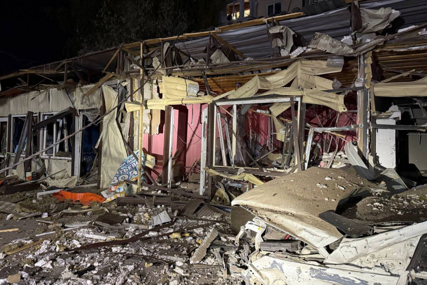 Разрушены дома, ранен человек: последствия массовой атаки БПЛА в Ростовской области 