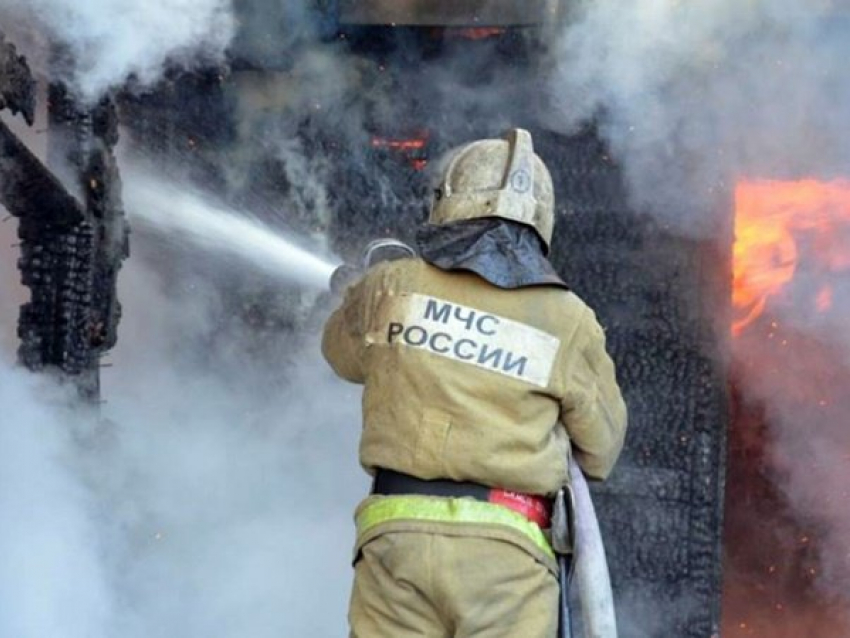 Как спичка вспыхнула многоквартирная пятиэтажка и в едком дыму задохнулся пожилой житель Ростова