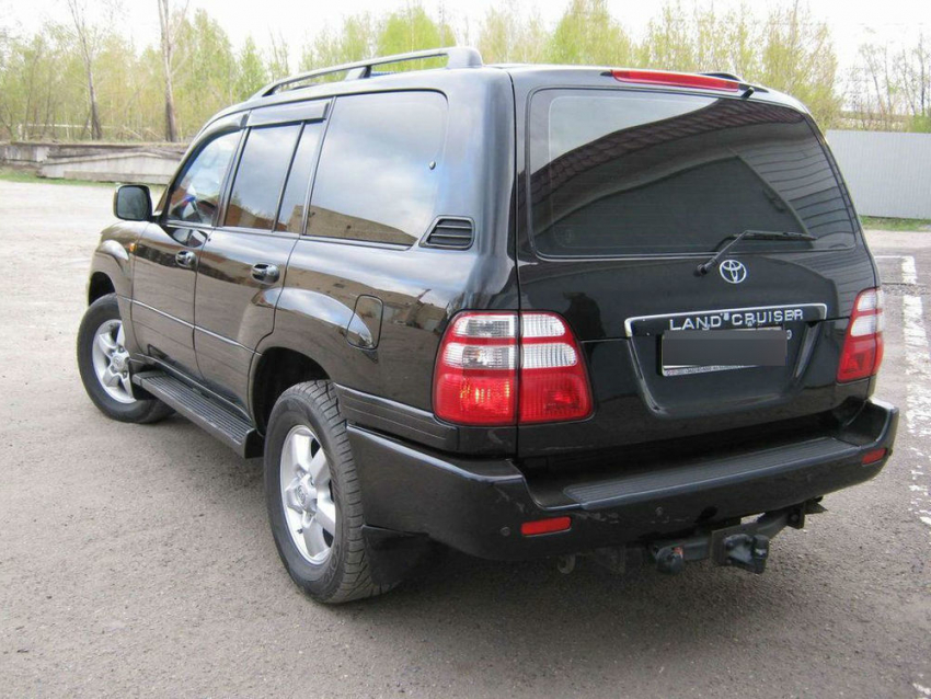 В Ростове из Toyota Land Cruiser Prado неизвестные украли освежитель воздуха с кристалами  Swarovski