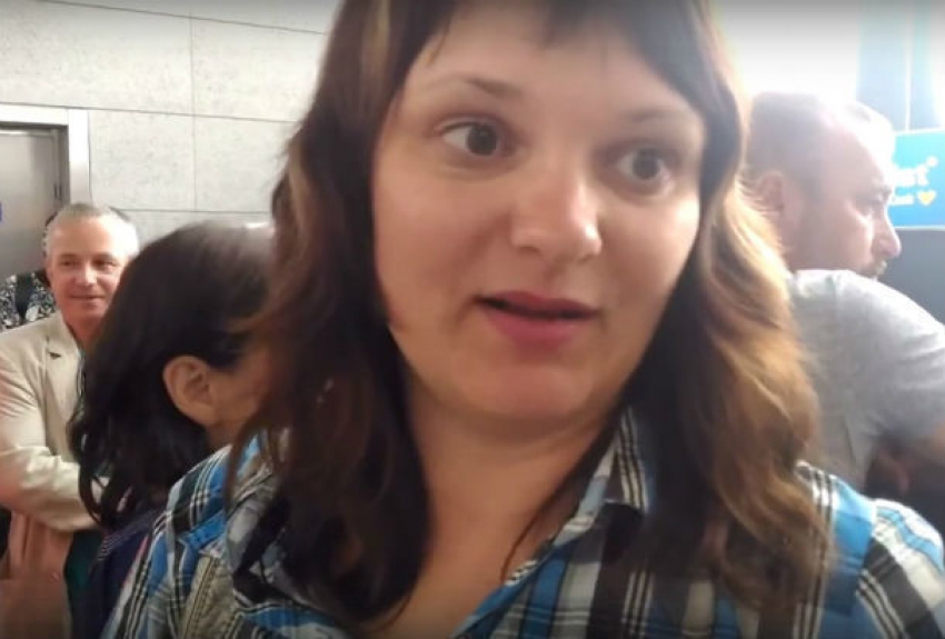 Возвращавшиеся из Турции ростовчане на видео рассказали о своих страданиях в московском аэропорту