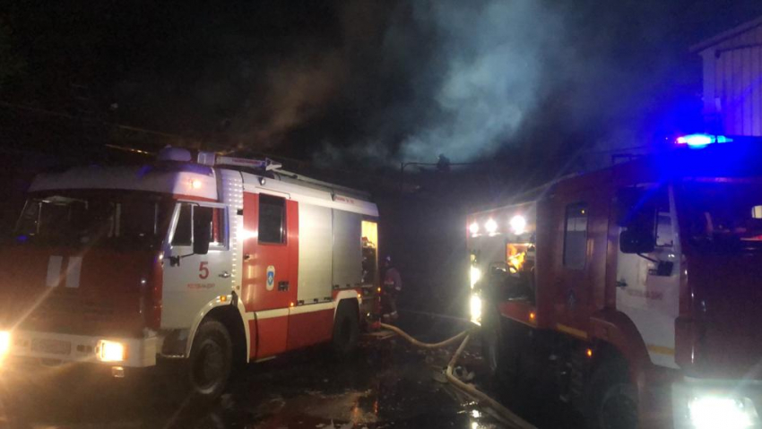 В Ростове на Врубовой сгорели склады