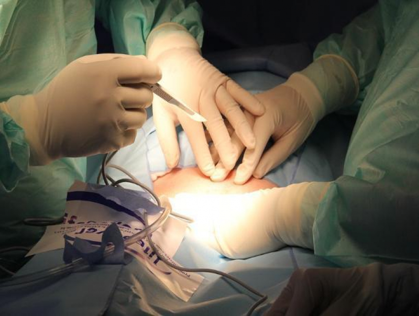 Хирург из Шахт требовал с пациентки деньги за проведение бесплатной операции