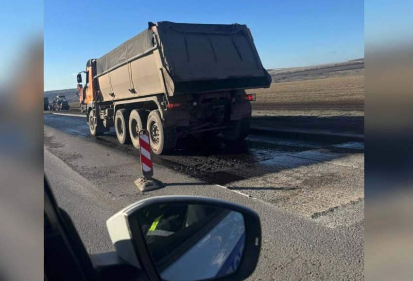 На трассе М-4 «Дон» в Ростовской области затруднено движение из-за дорожных работ