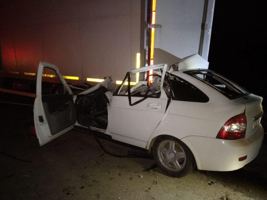 В Ростовской области произошло смертельное ДТП с легковушкой и грузовиком