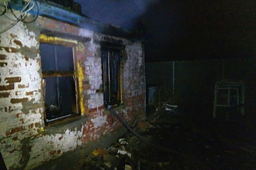 В Ростовской области от огня пострадали гараж и автомобиль