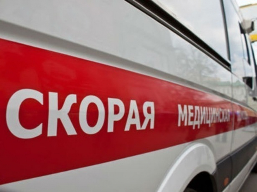 Приземлившийся в аэропорту Ростова пассажир умер на руках у медиков