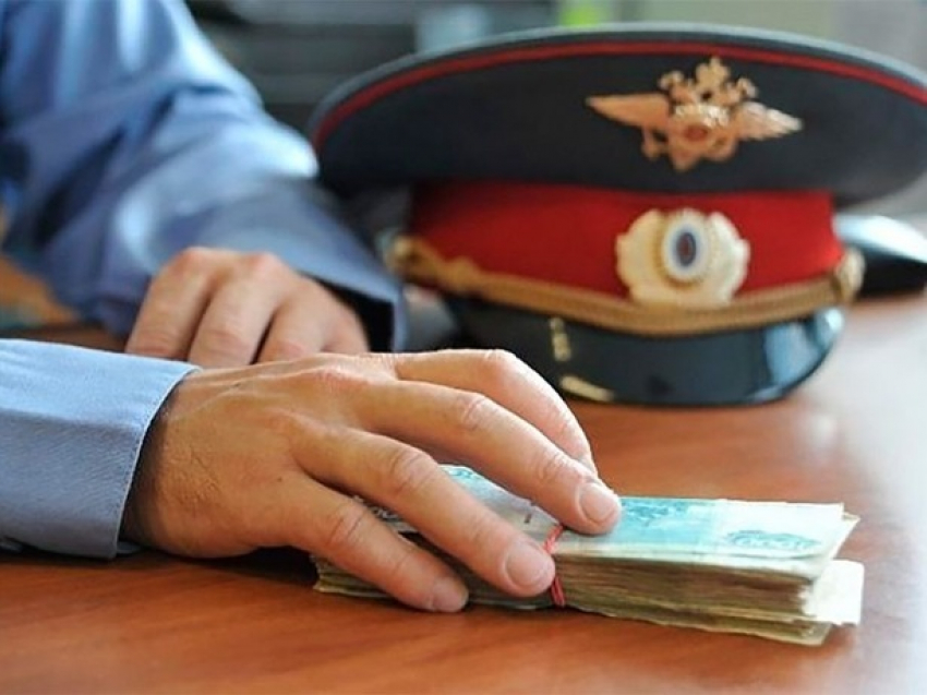 Экс-полицейский в Ростовской области пообещал наркоману «отмазать» его от тюрьмы за 150 тысяч рублей