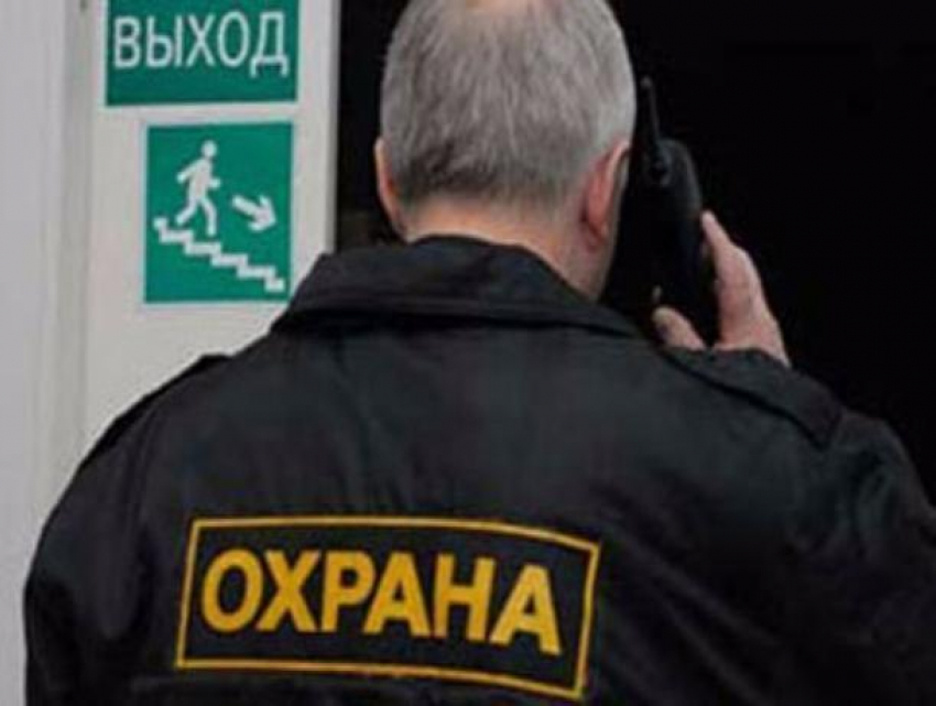 Огнестрелом закончился конфликт двух охранников в центре Ростова