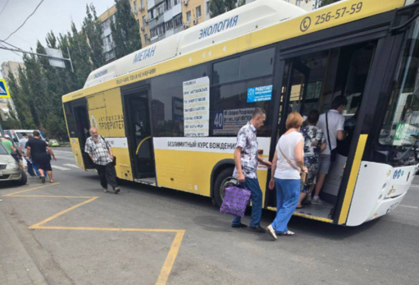 Министр транспорта донского региона прокатилась на автобусе №40 по Ростову