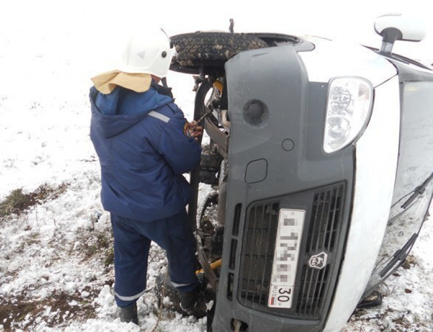 В Ростовской области пассажирская «ГАЗель» перевернулась и вылетела в кювет