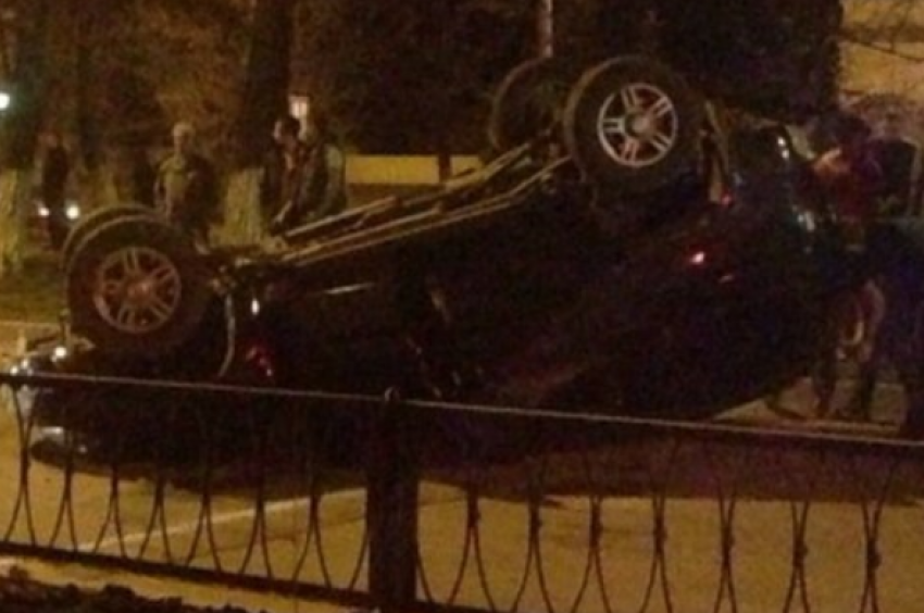 "УАЗ Патриот» с военными номерами перевернулся в Ростовской области