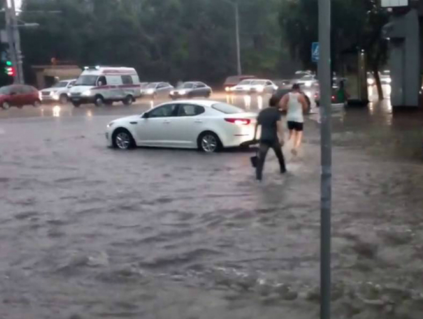 Очередной потоп предвещают синоптики жителям Ростова в это воскресенье