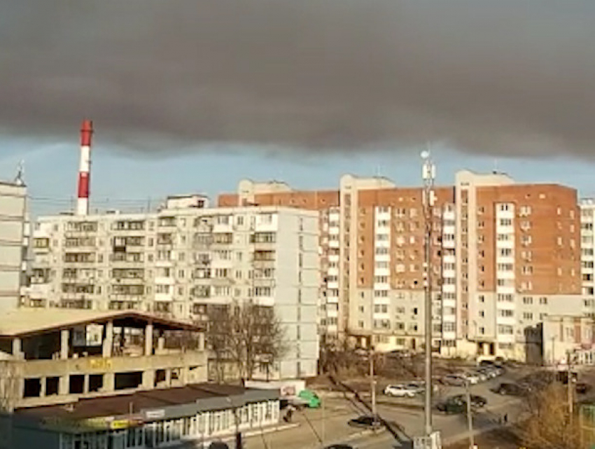Из-за крупного пожара под Ростовом город затянуло дымом