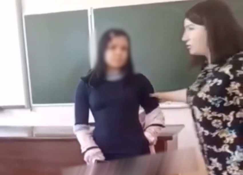В школе Морозовска, где учительница насильно смыла макияж с лица школьницы, начали расследование
