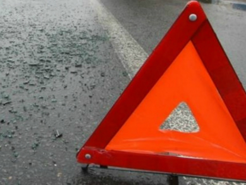 Водитель «жигулей» вылетел на «встречку» и разбился насмерть в Ростовской области