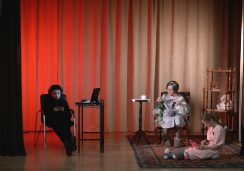 Донские школьники сняли социальный ролик, чтобы предупредить пенсионеров об опасности телефонных мошенников 