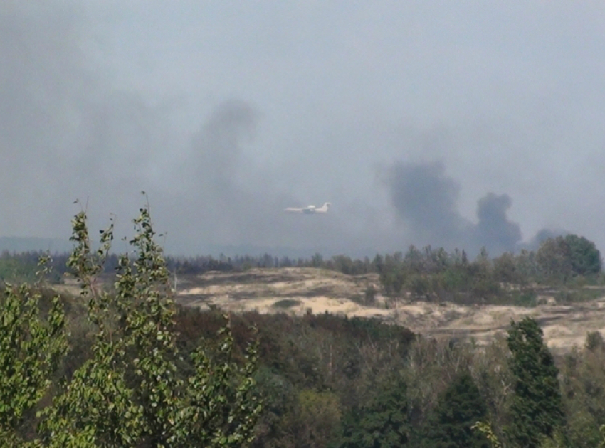 Свирепый пожар вторые сутки тушат 800 человек в Ростовской области