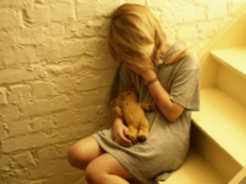 Школьница из Волгодонска стала жертвой сексуального домогательства со стороны сожителя матери