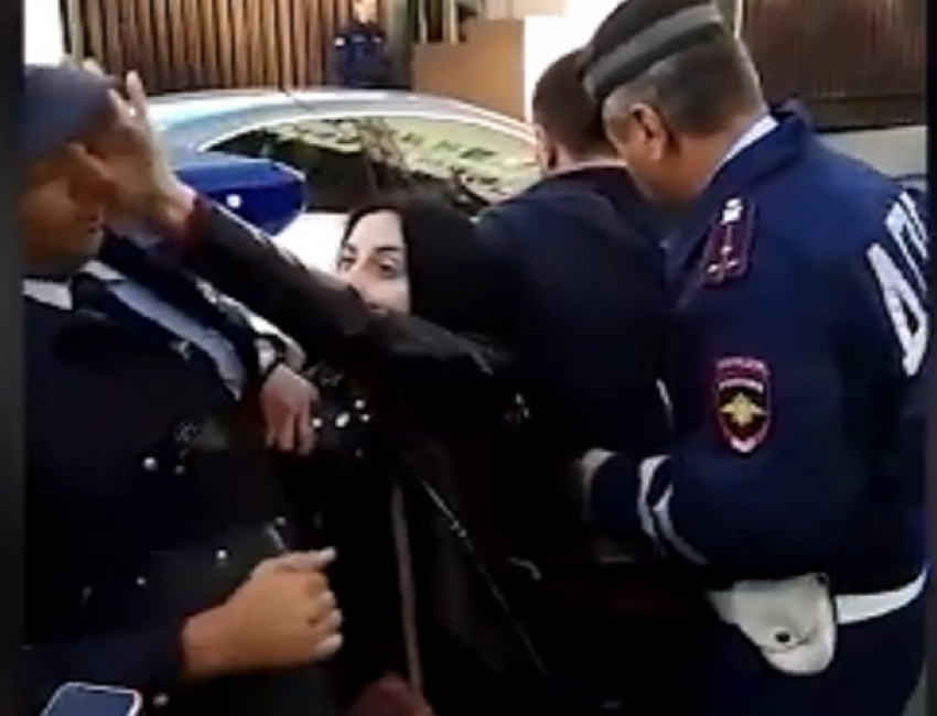 "Почему так мало?": ростовчан возмутило наказание для устроившей потасовку с полицией компании