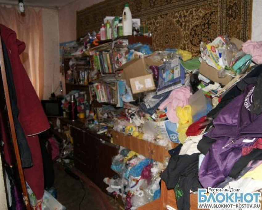 В Ростовской области женщина превратила комнату 10-летней дочери в свалку 
