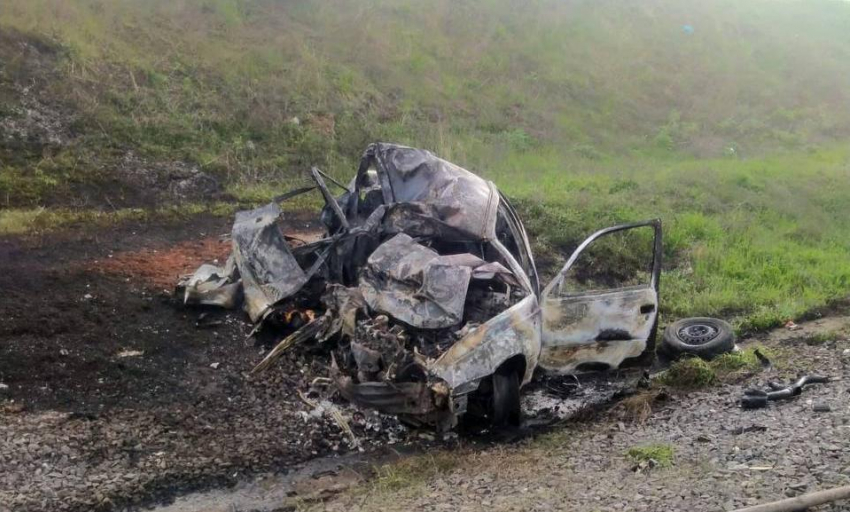 Два человека погибли в загоревшейся после ДТП легковушке на Северном обходе Ростова