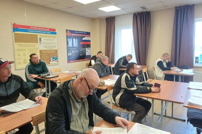 Михайлов: контрактная служба привлекает все больше дончан