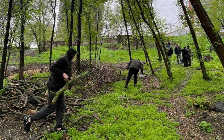 В Ростове вывезли 345 тонн мусора в день Всероссийского субботника