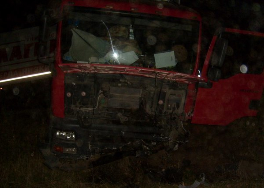На трассе в Ростовской области при столкновении с фурой «Магнита»  погиб водитель «Хендая»