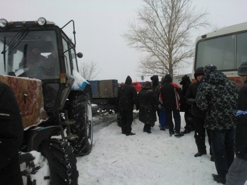 Ростовчане не могут похоронить своих близких из-за снежных заносов на кладбище