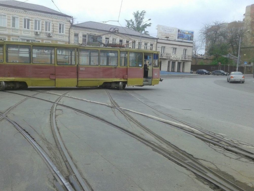 В Ростове трамвай сошел с рельсов