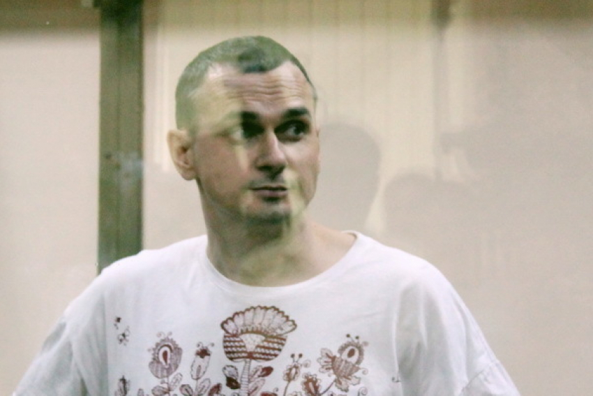 Сенцов и Кольченко спели в ростовском суде гимн Украины 