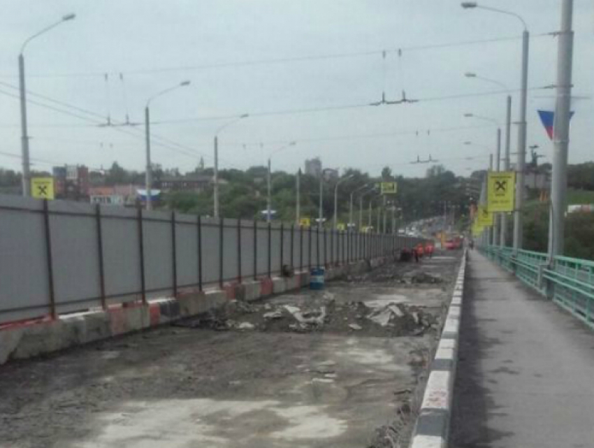 Администрация Ростова спела губернатору Голубеву «старую песню» про медленный ремонт моста на Стачки
