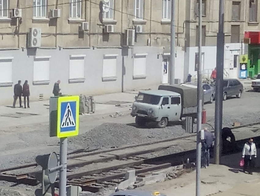 Укладка рельсов на Станиславского подобралась к Ворошиловскому проспекту в Ростове