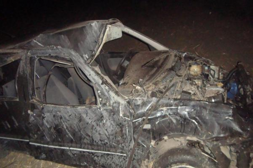 В Ростовской области автомобиль «Чери» вылетел с трассы и перевернулся: пострадали 4 человека