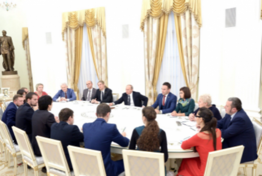 Учитель литературы и русского языка позвал Владимира Путина на открытый урок в ростовский лицей № 11
