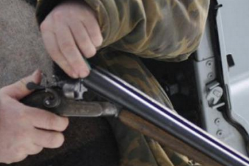 В Ростовской области мужчина дважды выстрелил в своего соседа