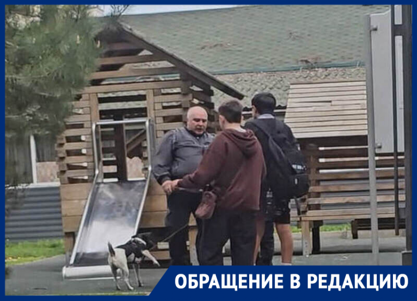 Мужчина напал на подростков-самокатчиков и попытался выгнать их с детской площадки в Ростове