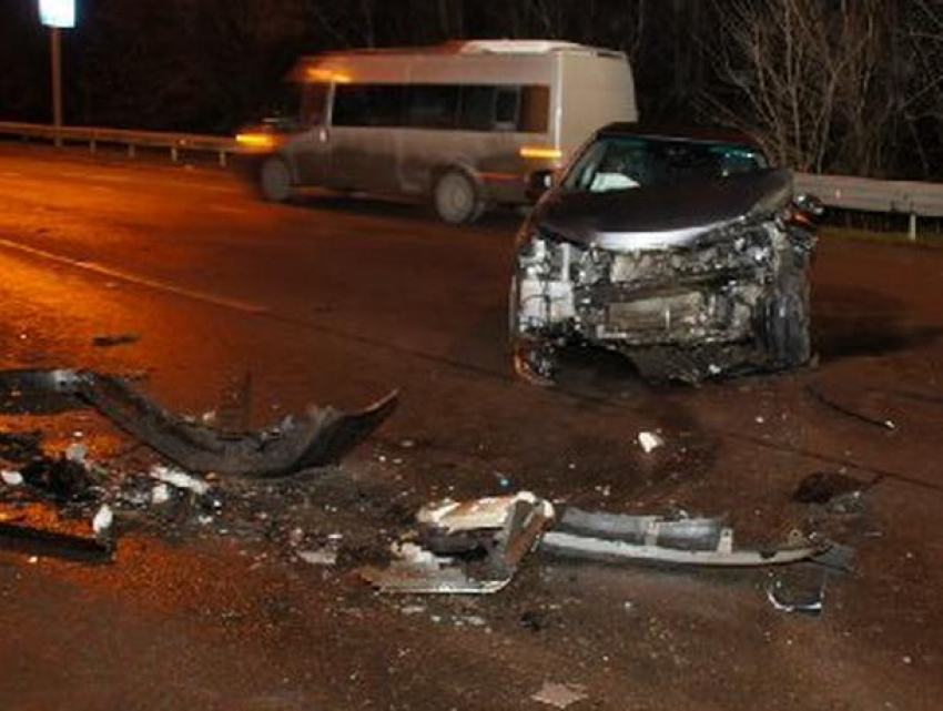 Жуткие последствия массового столкновения иномарок с пострадавшими у памятника «Тачанка» в Ростове и огромную пробку сняли на видео 