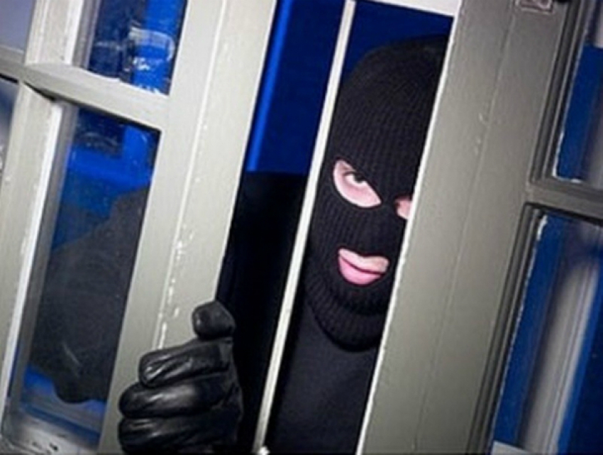 По соседски ограбивший пенсионерку преступник задержан в Ростовской области