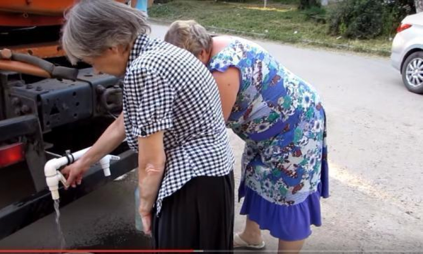 В сорокорадусную жару три недели  жители поселков Ростовской области сидят без воды