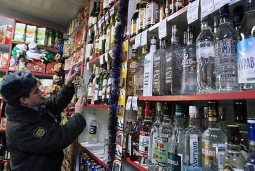 В магазине на Западном  изъято почти 50 литров алкоголя 