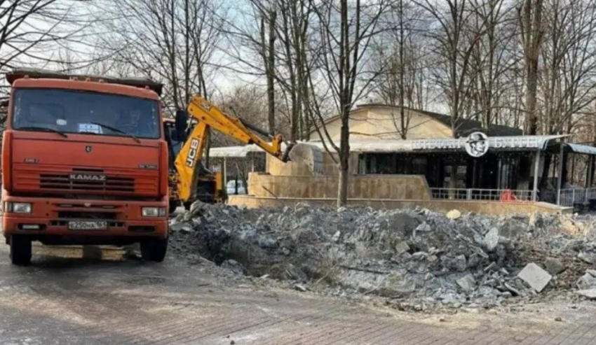 В парке «Сказка» за Западном в Ростове снесли фонтан