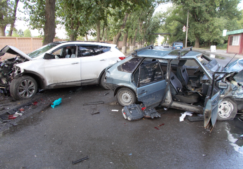 В Ростовской области за сутки произошло три «лобовых» ДТП 