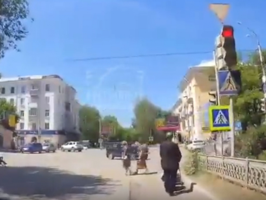 Пересевший из-за подорожания бензина «на тачку» ростовчанин рассмешил автолюбителей на видео